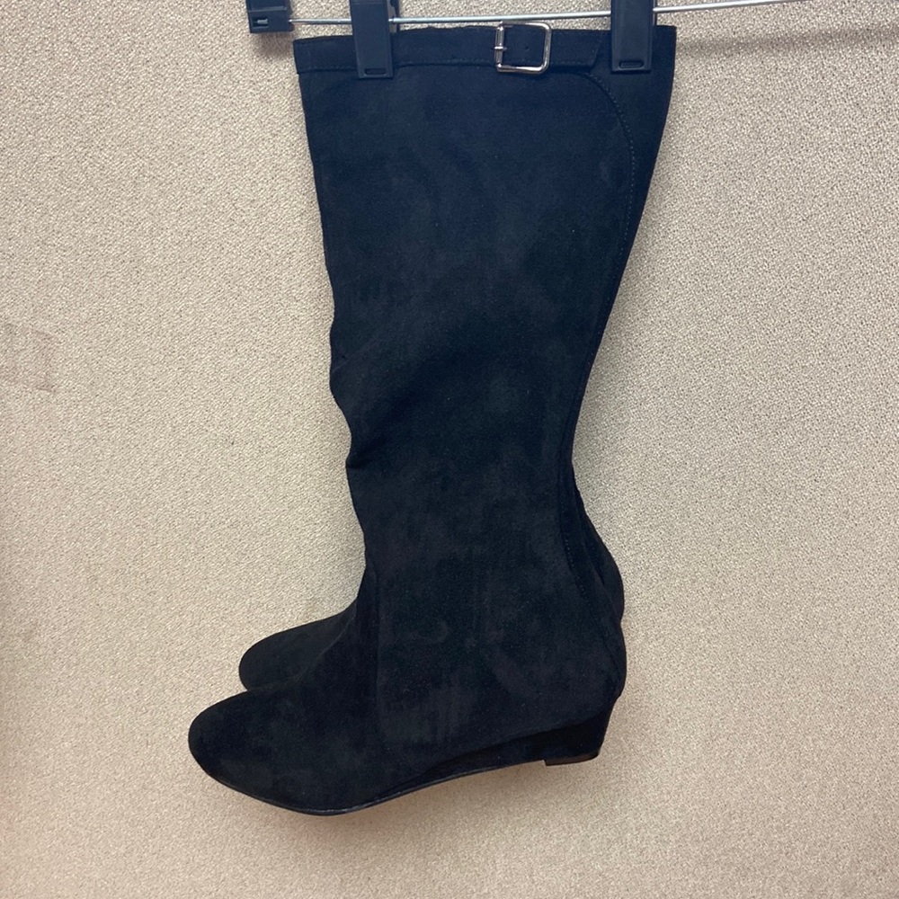 Black like suede boots